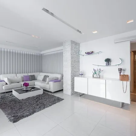 Lavander & Violet Apartman